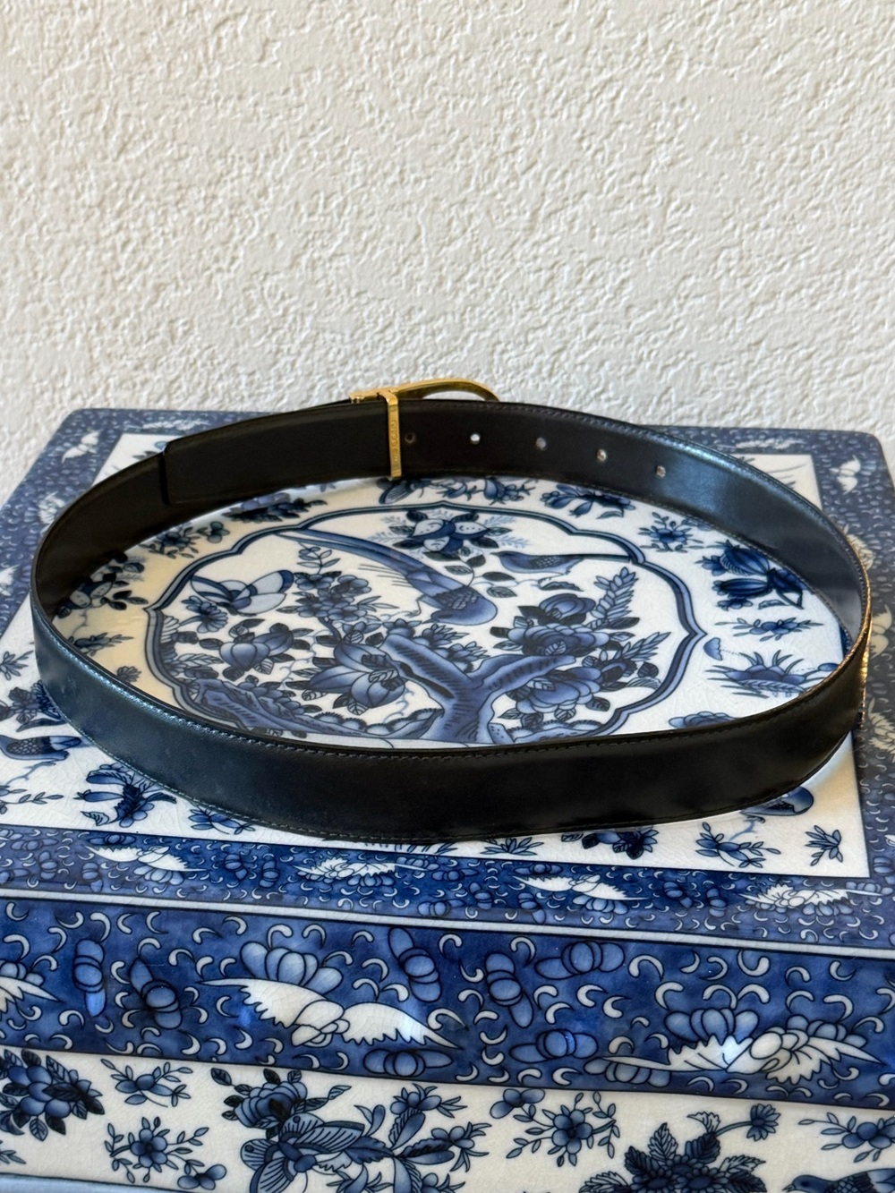 Gucci plus Black Leather Belt with Gold Oval Logo Buckle - Picture 6 of 7